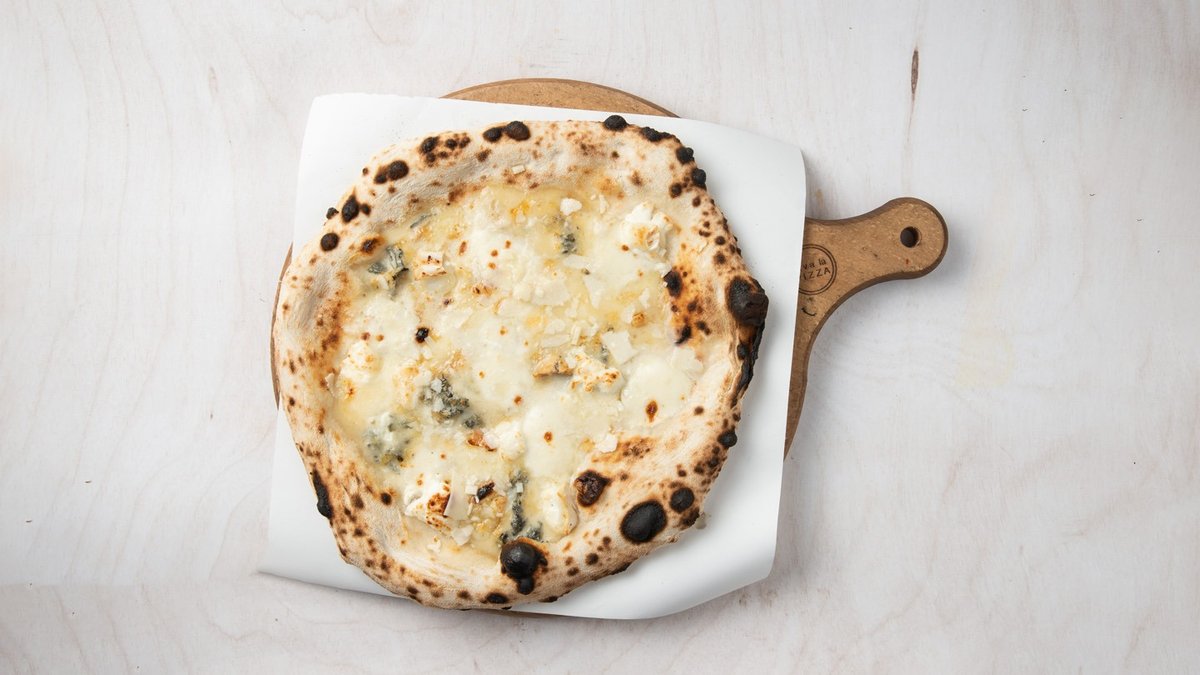 Cinque Formaggio pizza