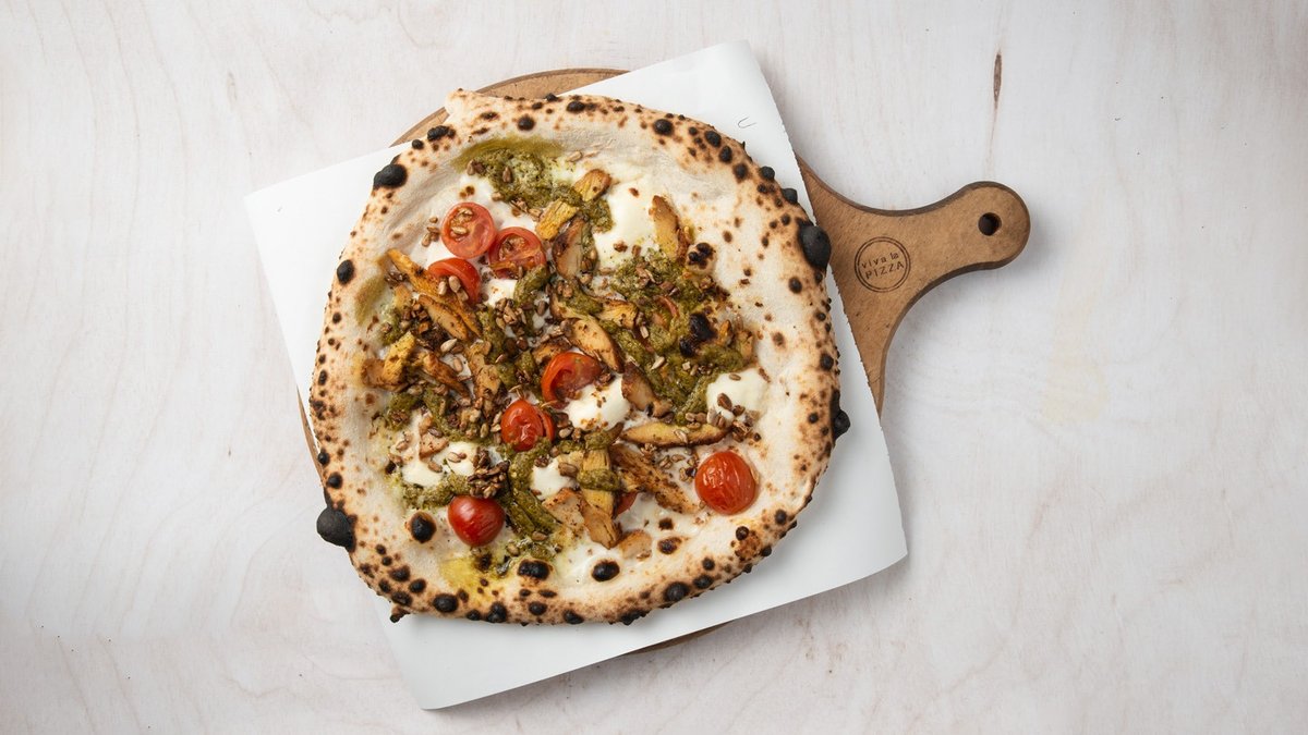 Pesto e pollo pizza